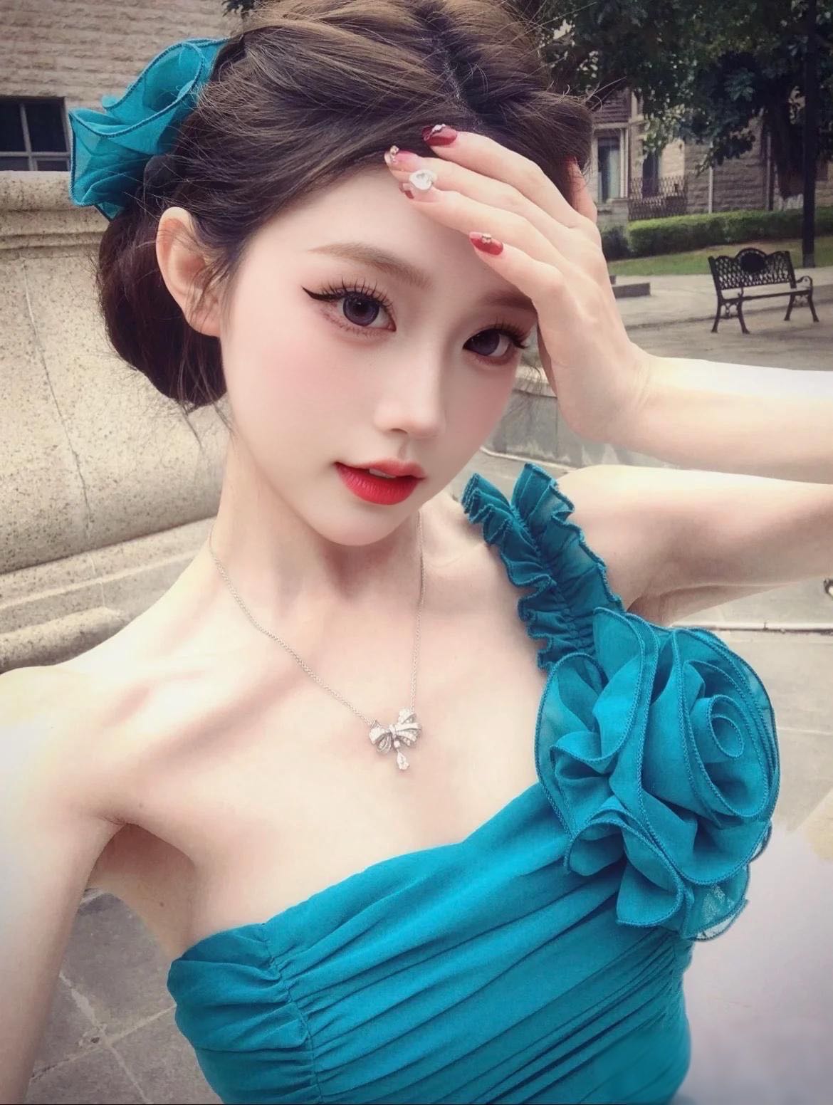 莉莉