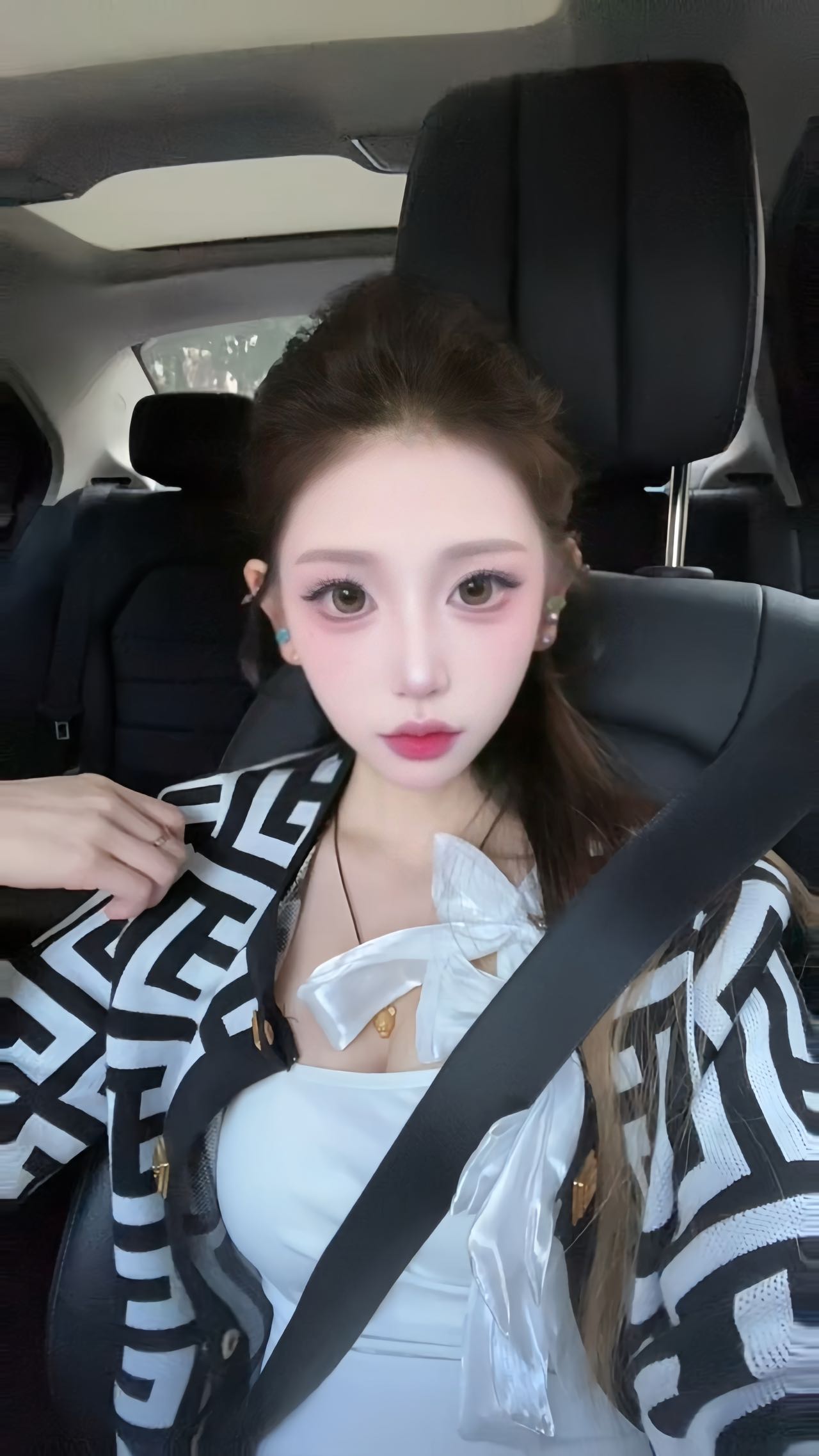 莉莉