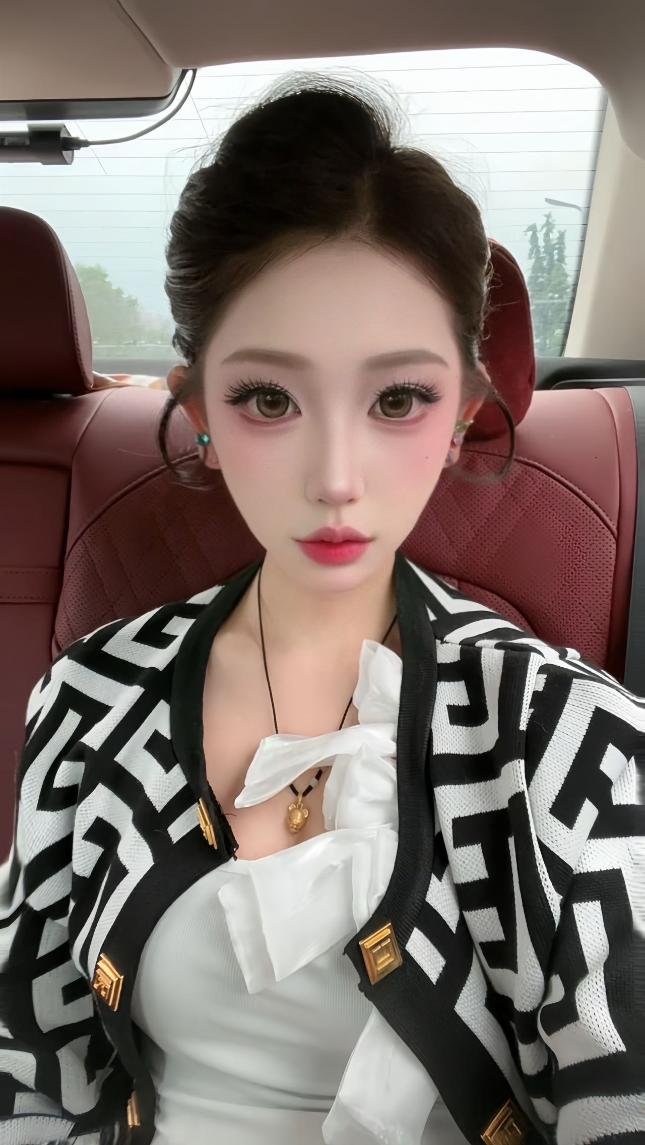 莉莉